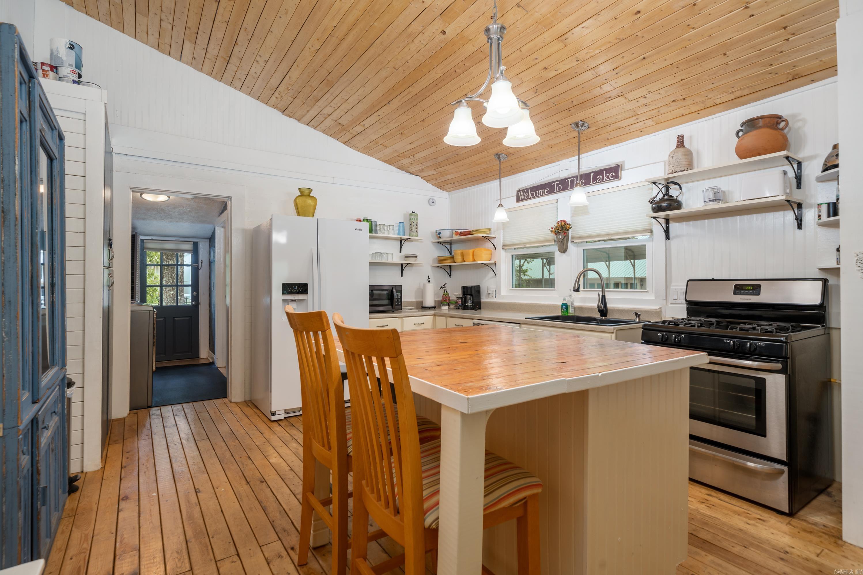 160 Lakeaire Terrace