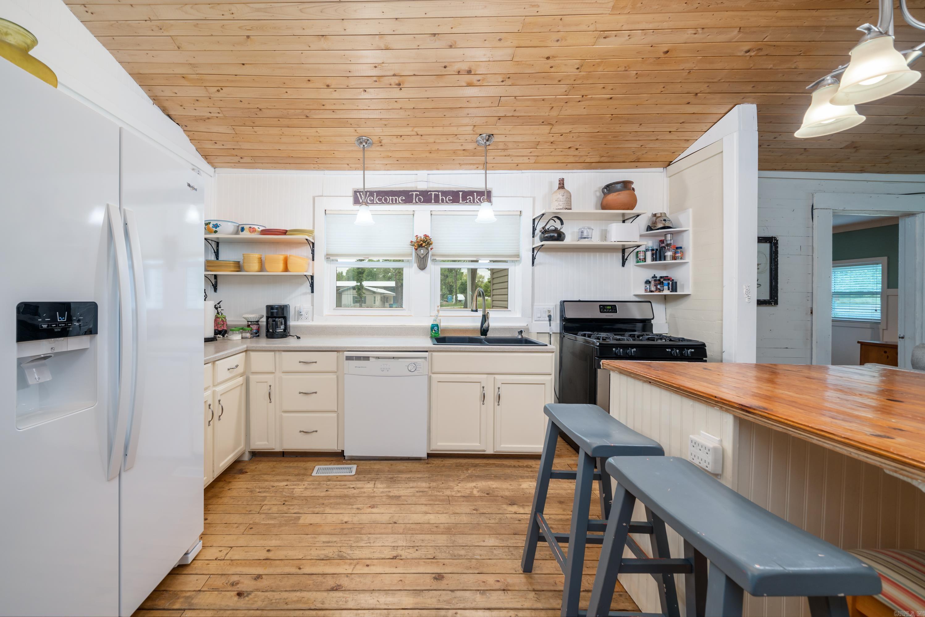 160 Lakeaire Terrace