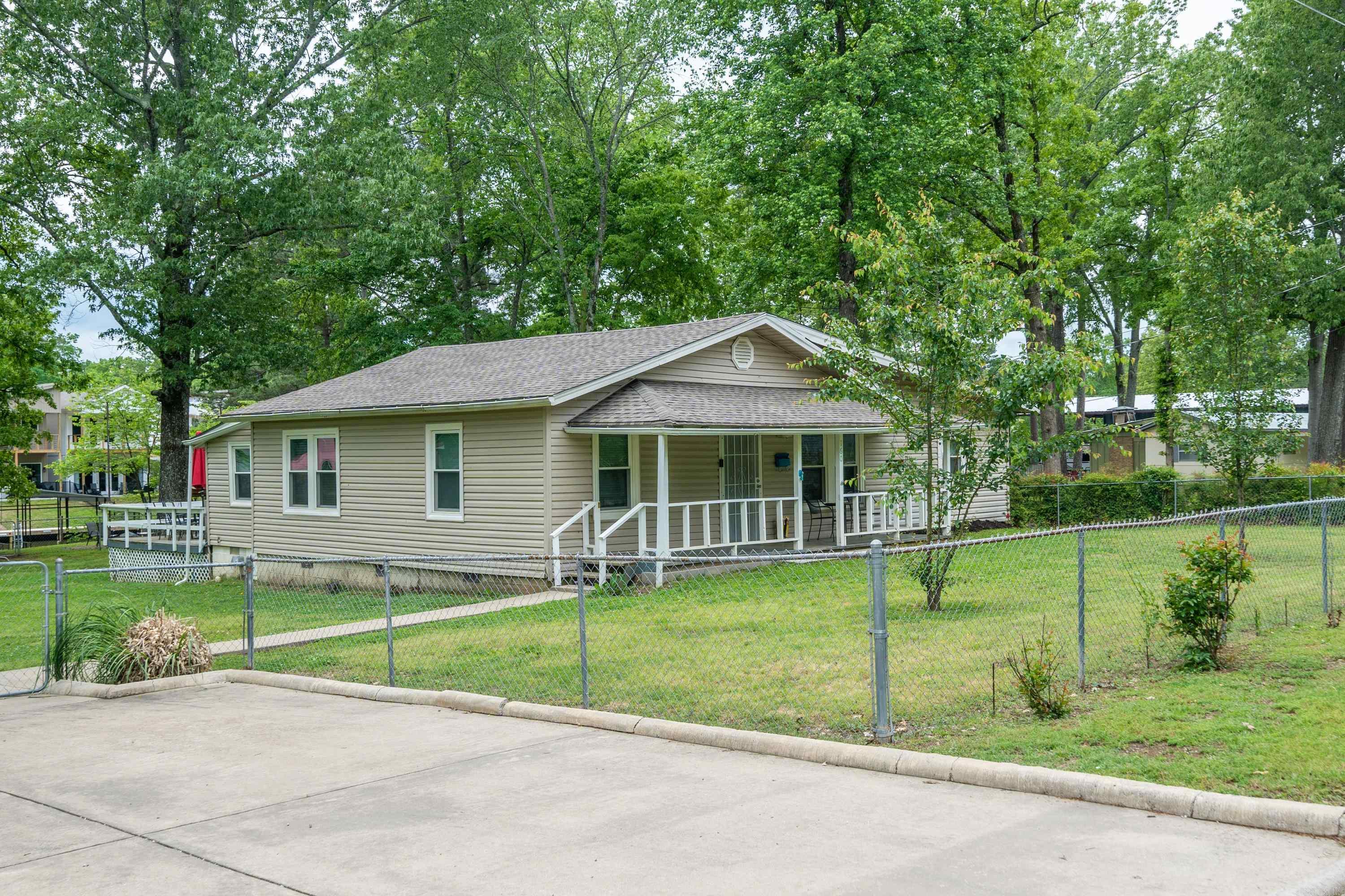 160 Lakeaire Terrace