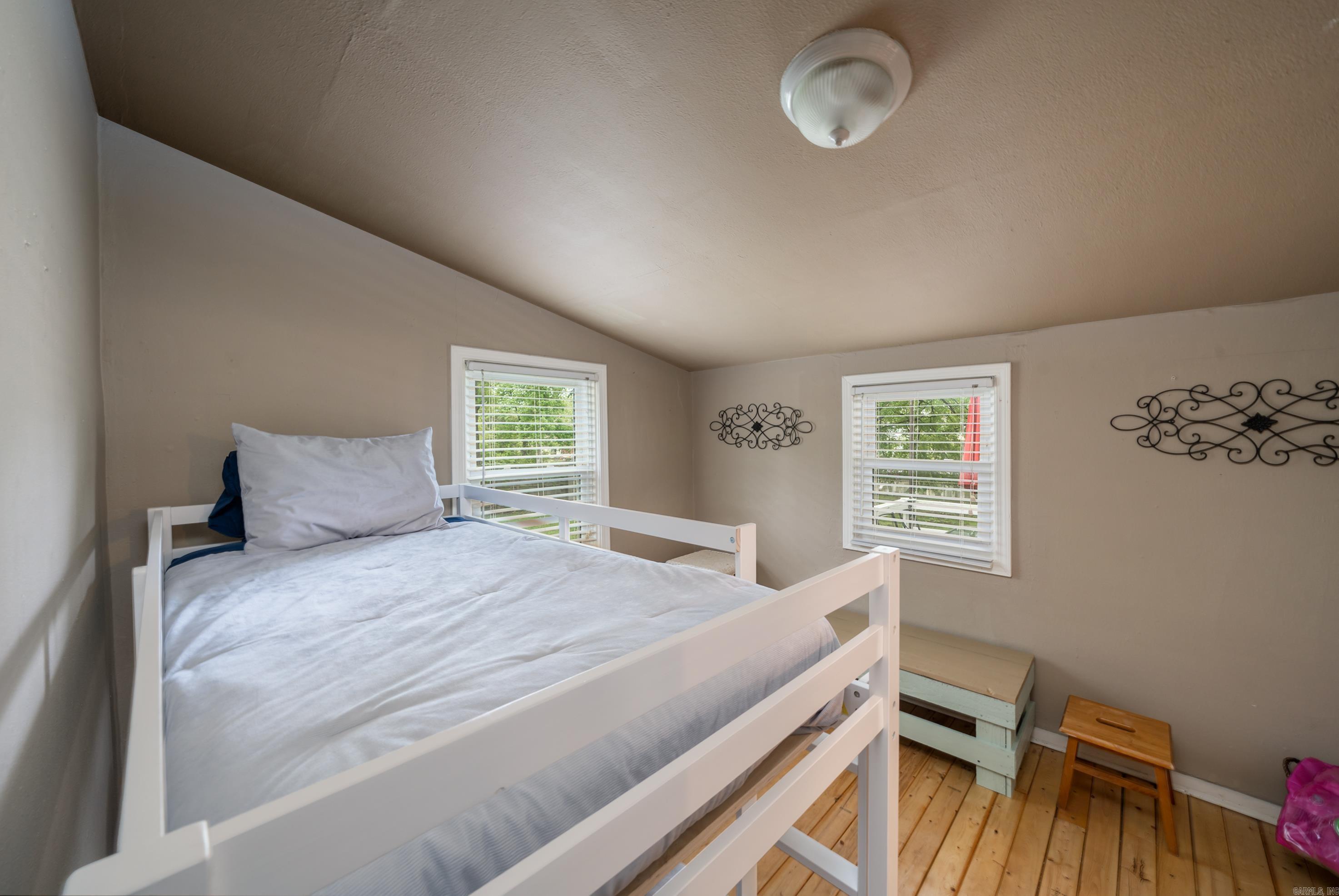 160 Lakeaire Terrace