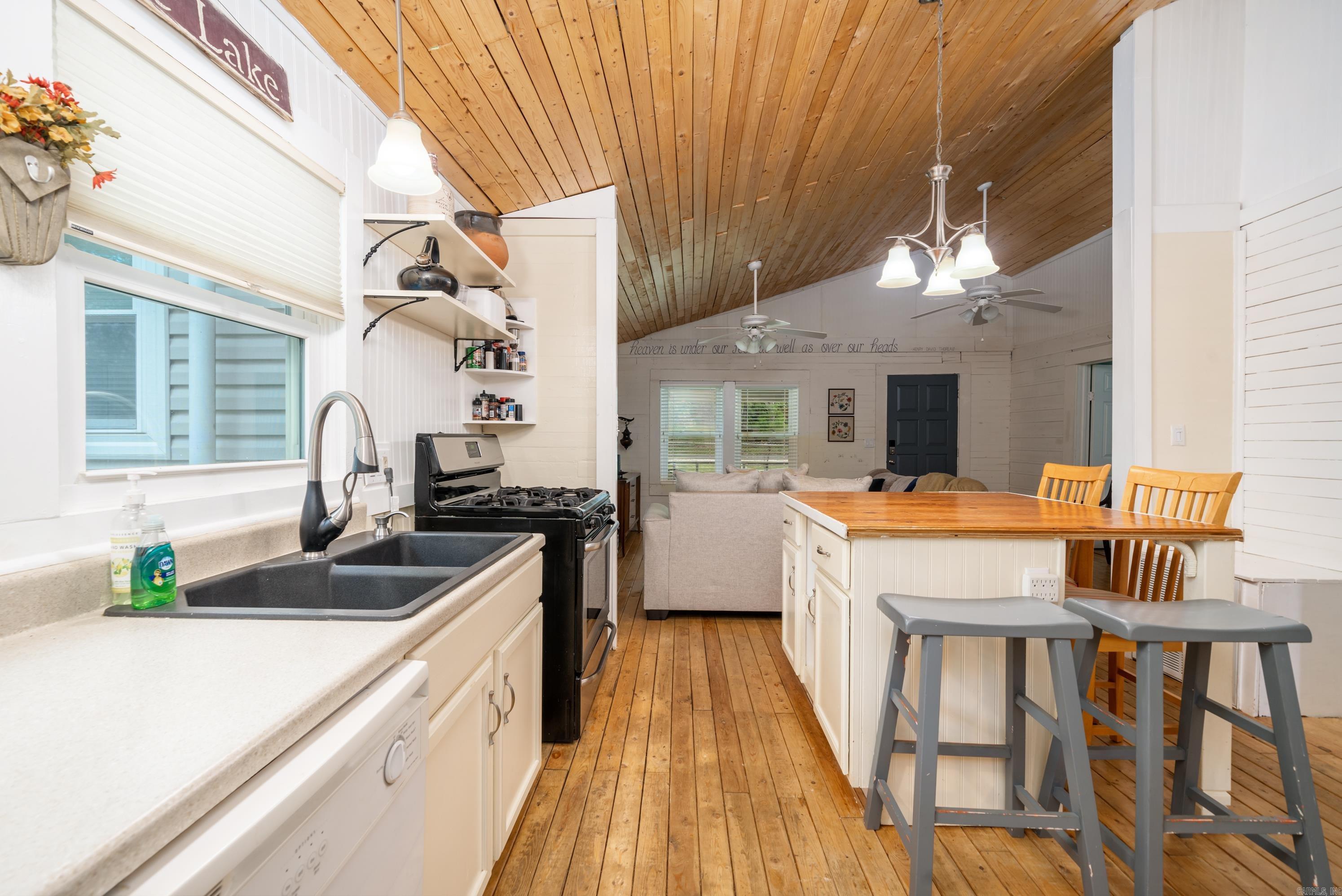 160 Lakeaire Terrace