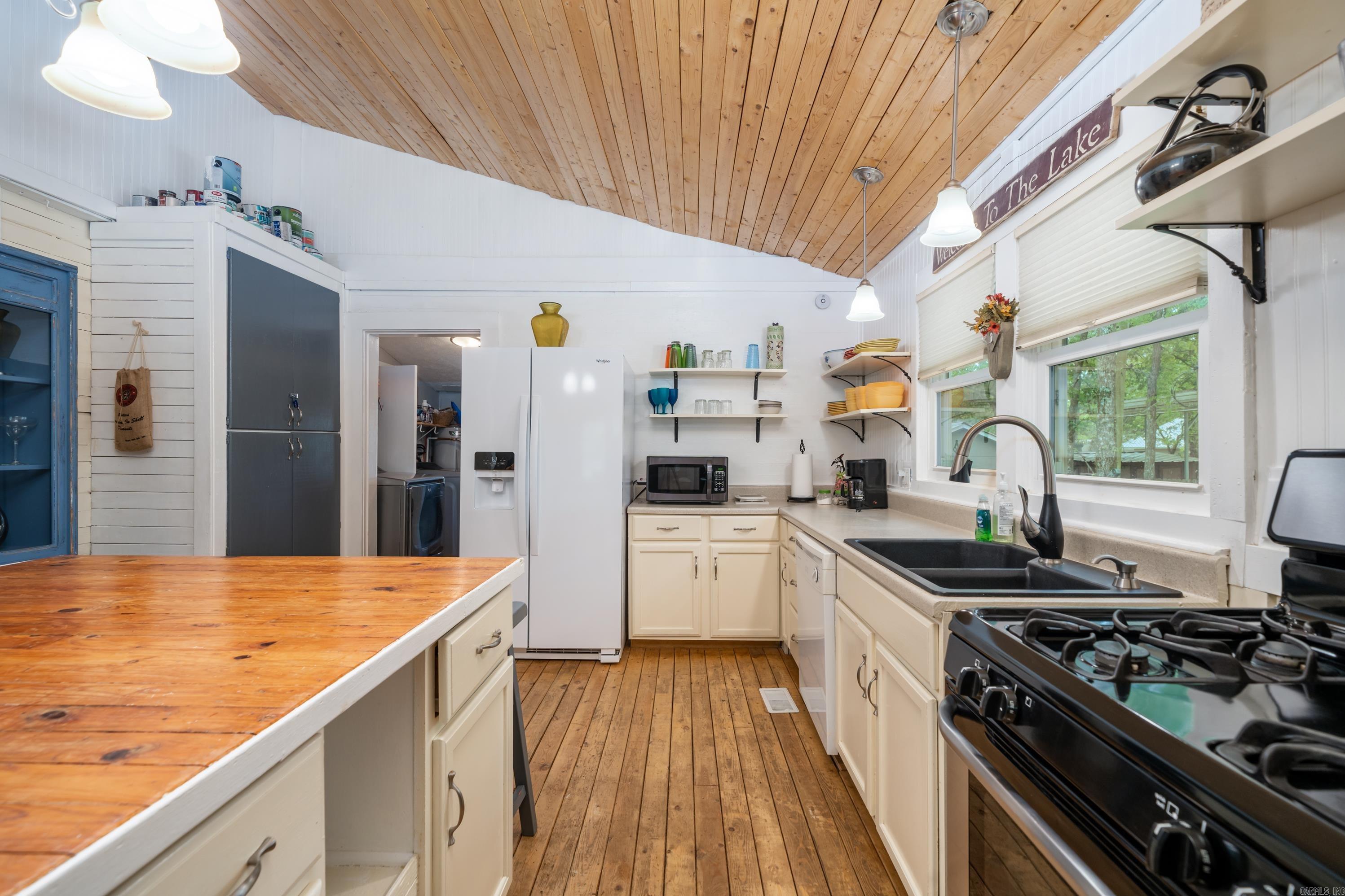 160 Lakeaire Terrace