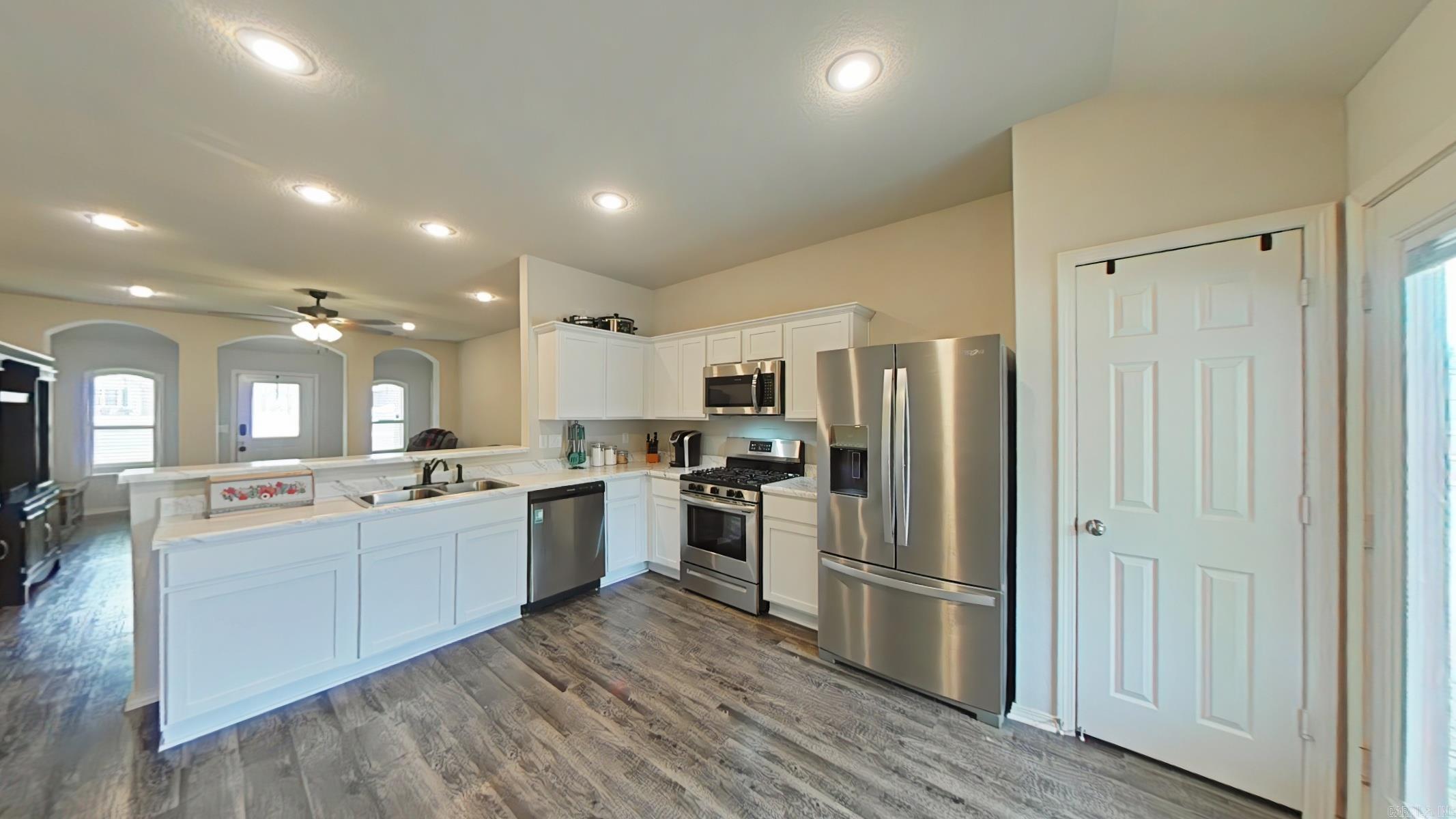 6040 Woodcreek Cove