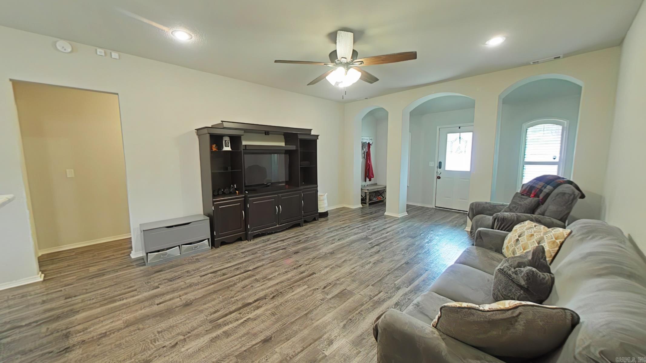 6040 Woodcreek Cove