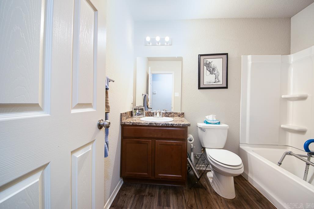 908 Greystone Boulevard