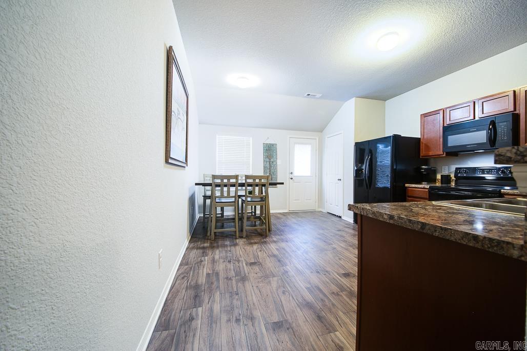 908 Greystone Boulevard