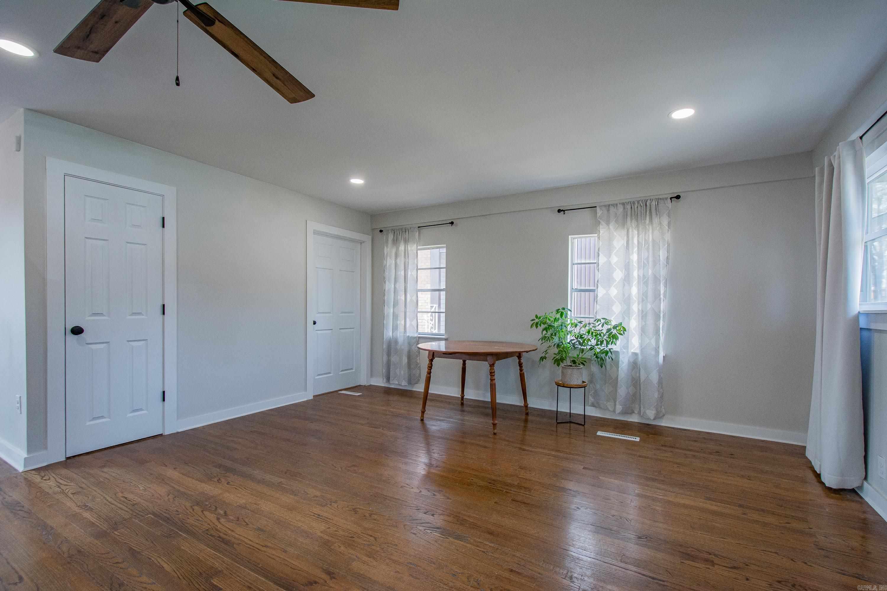 318 W K Avenue