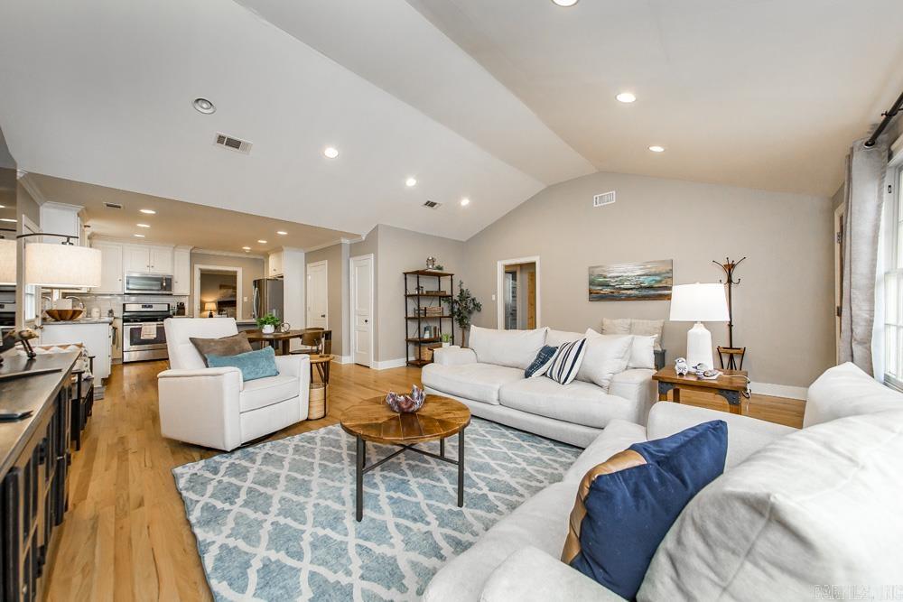 1009 N Taylor Street