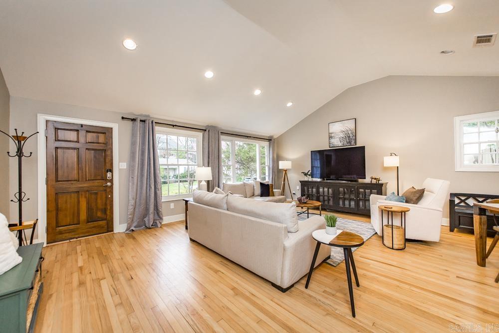 1009 N Taylor Street