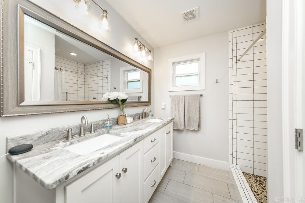 1009 N Taylor Street