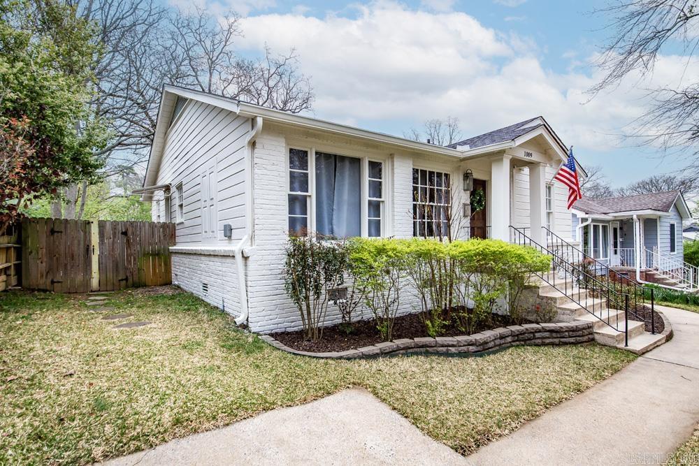 1009 N Taylor Street