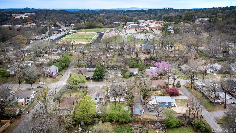 1009 N Taylor Street