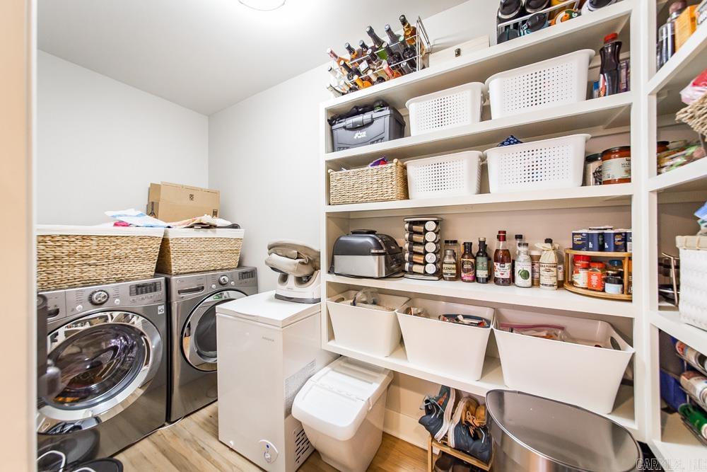 1009 N Taylor Street