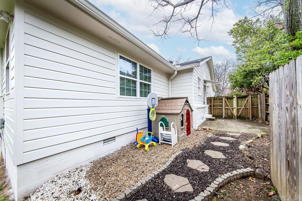 1009 N Taylor Street