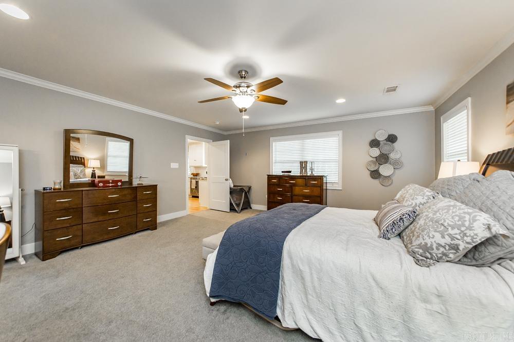 1009 N Taylor Street