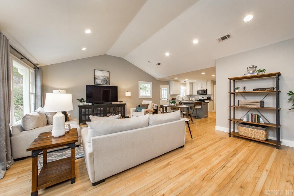 1009 N Taylor Street