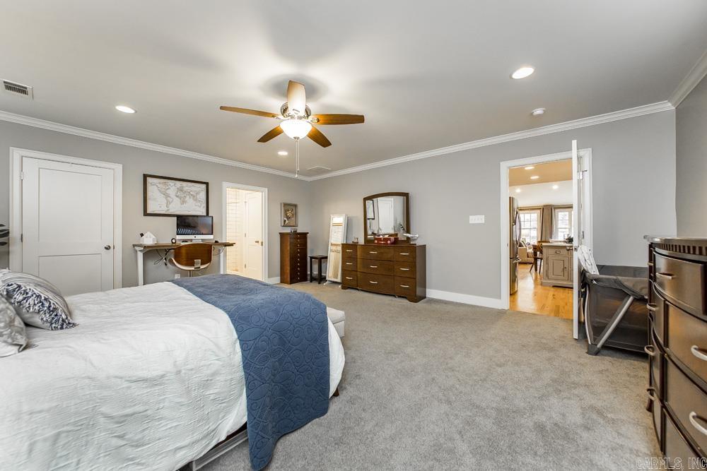 1009 N Taylor Street