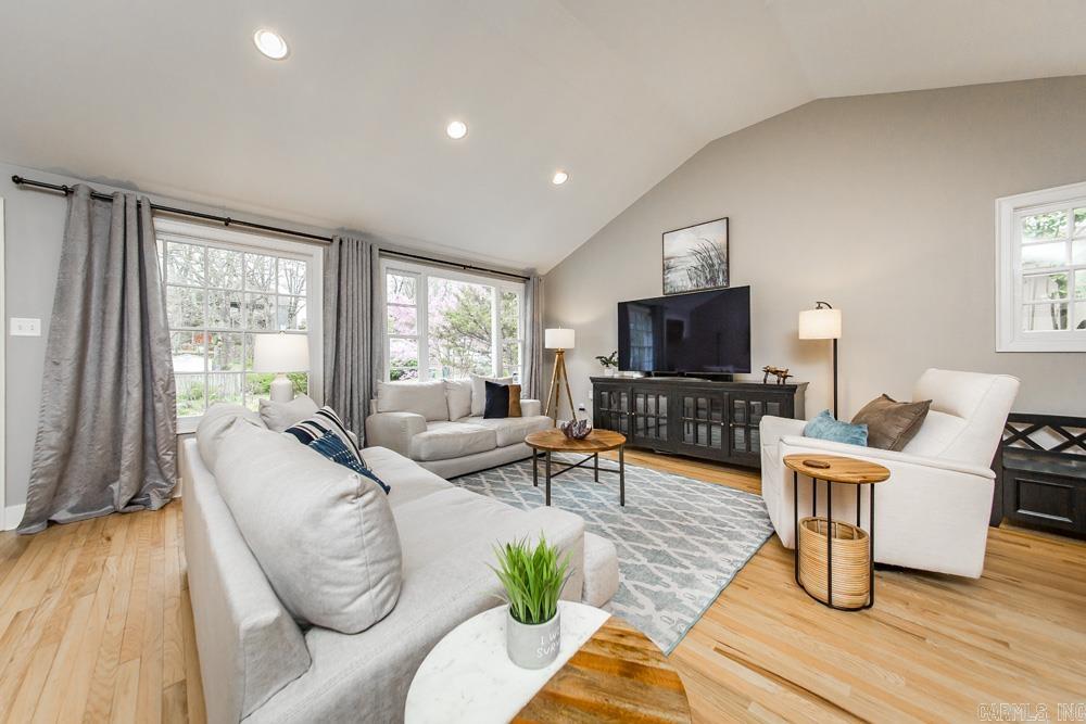 1009 N Taylor Street