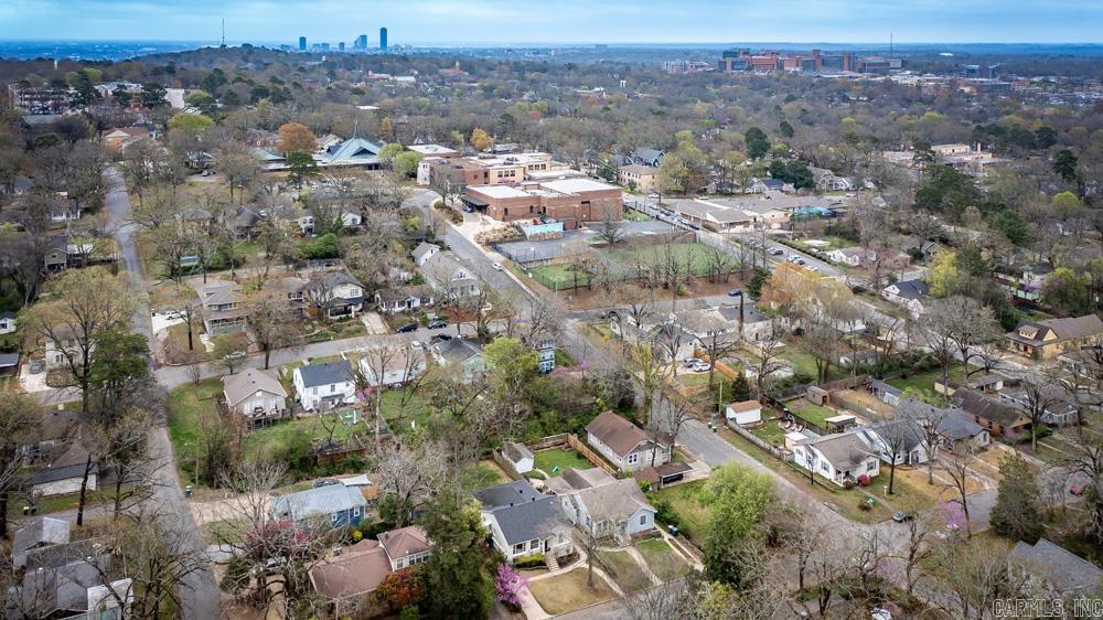 1009 N Taylor Street