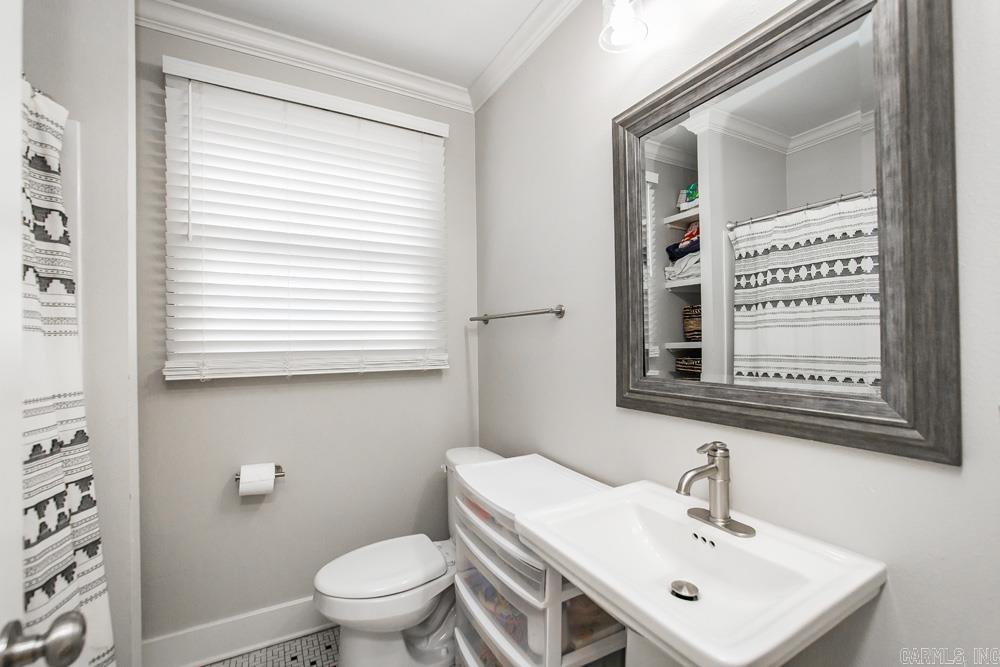 1009 N Taylor Street