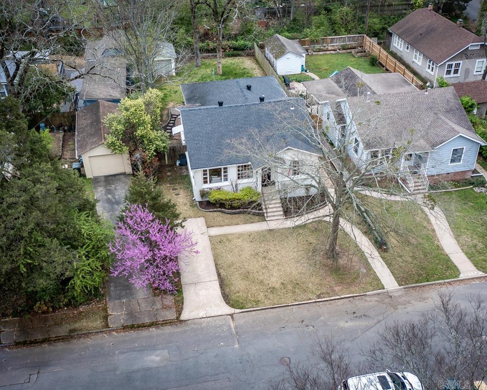 1009 N Taylor Street