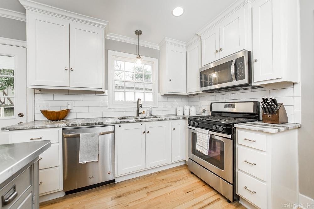 1009 N Taylor Street