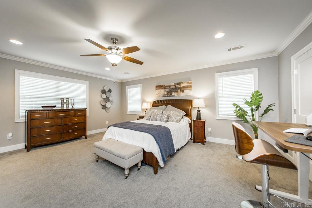 1009 N Taylor Street