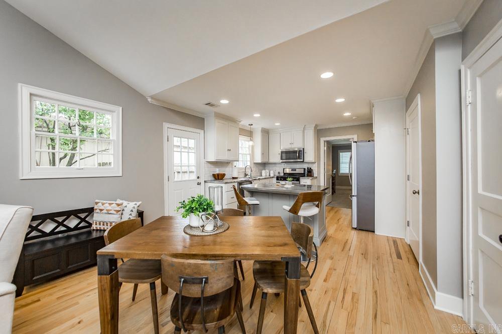 1009 N Taylor Street