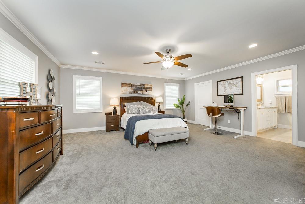 1009 N Taylor Street