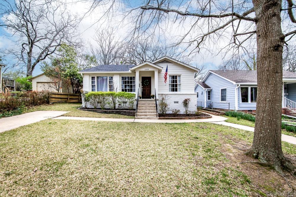 1009 N Taylor Street