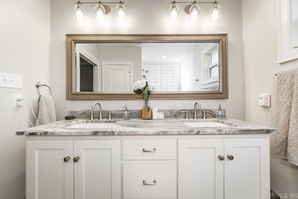 1009 N Taylor Street