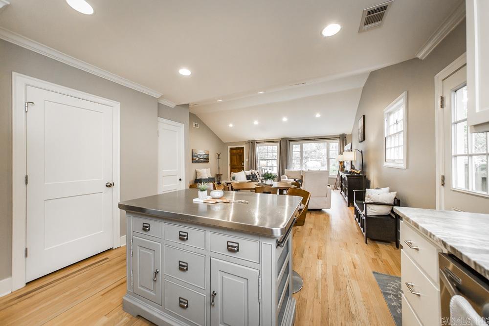 1009 N Taylor Street