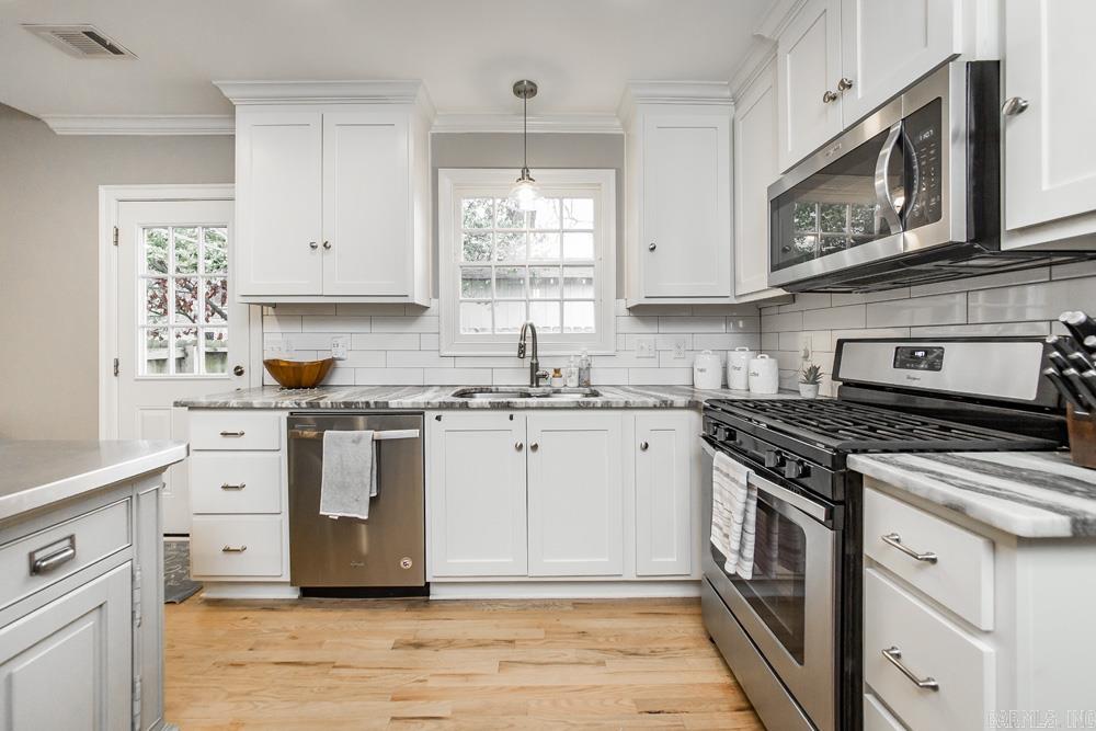 1009 N Taylor Street