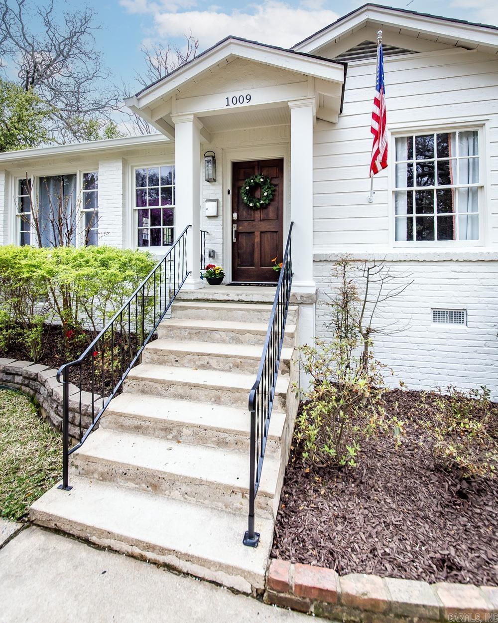 1009 N Taylor Street