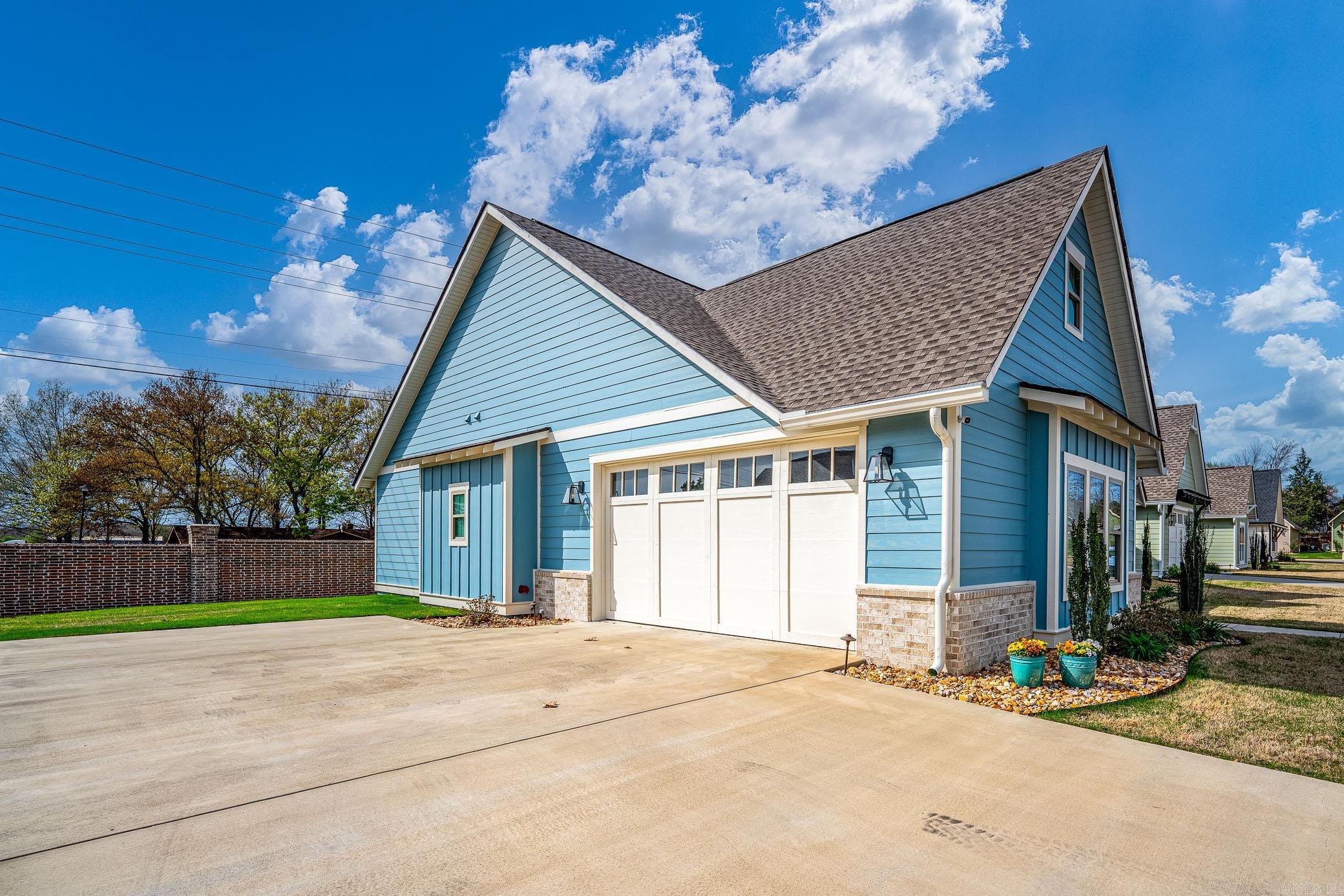 965 Woodland Cove Drive