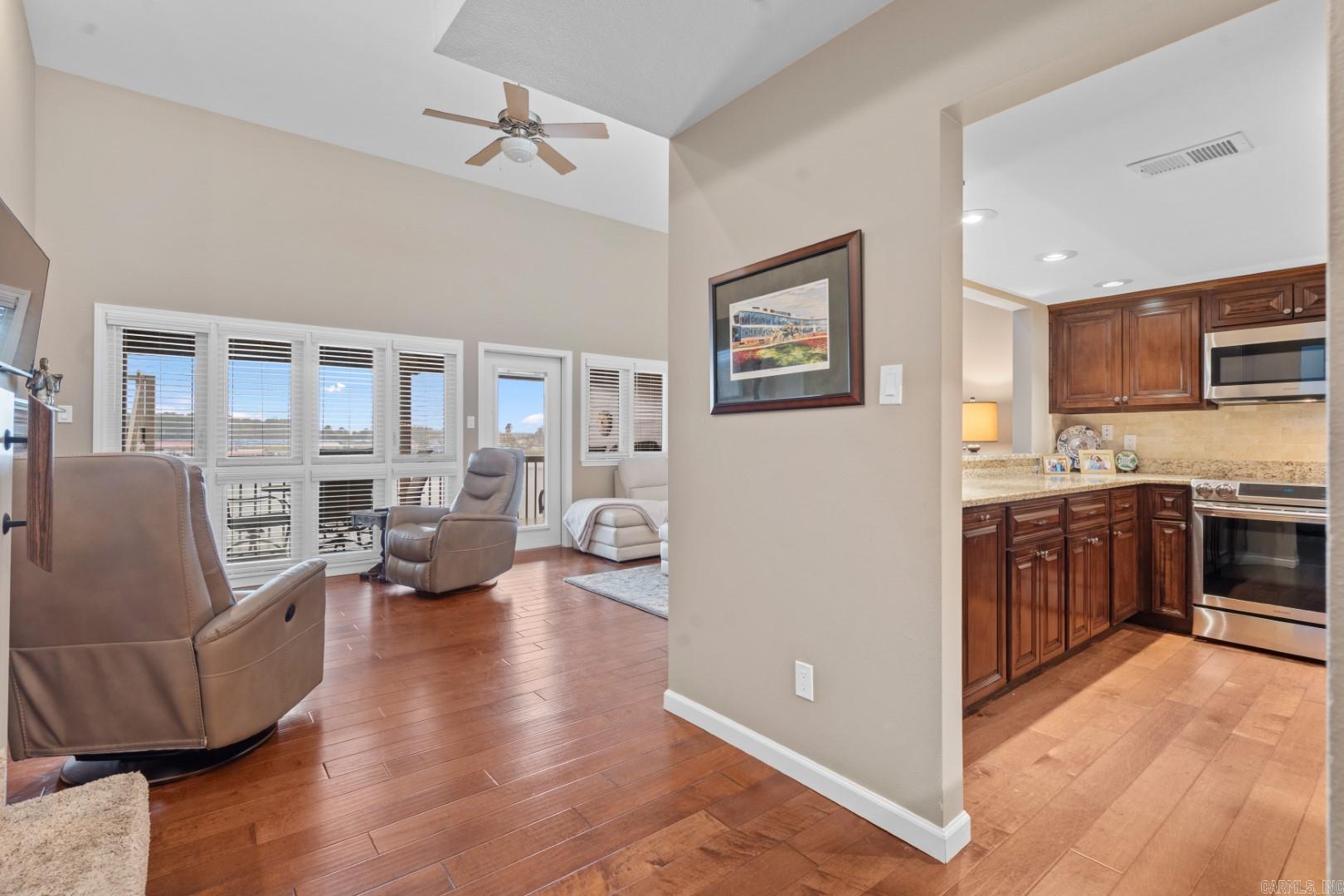 142 Lake Hamilton Dr Unit: 303