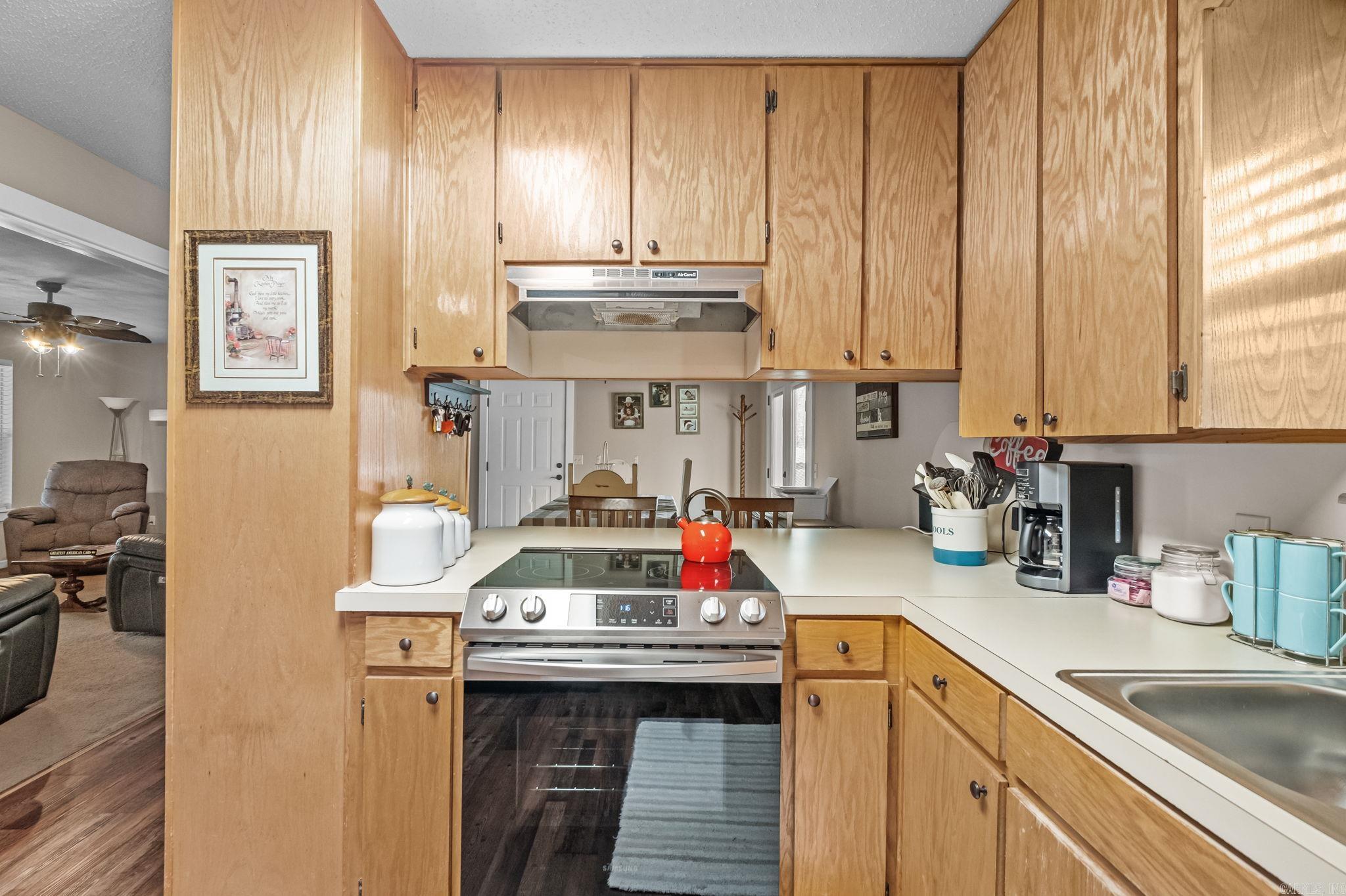 556 Kingwood Circle