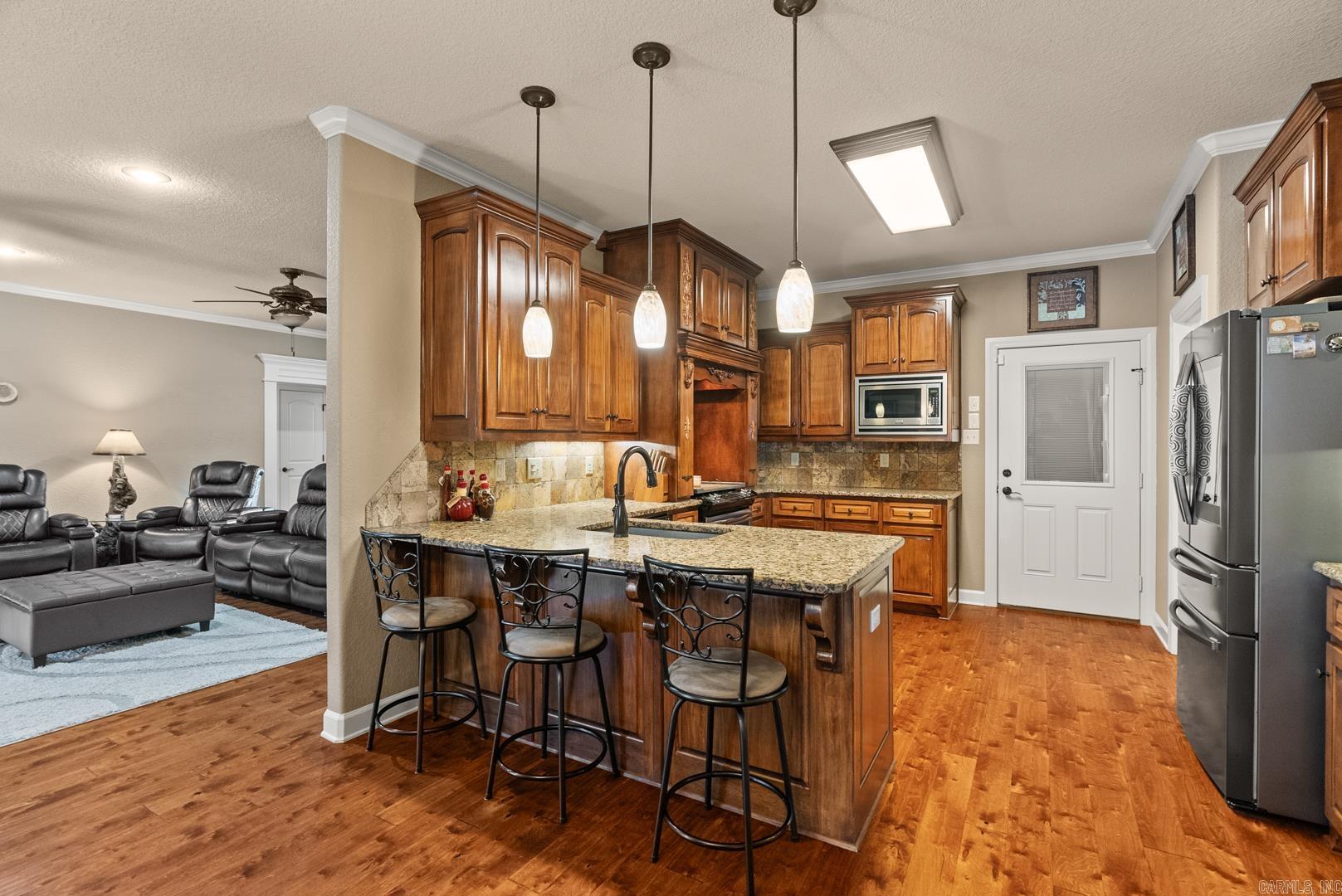 2406 Lakewood Circle