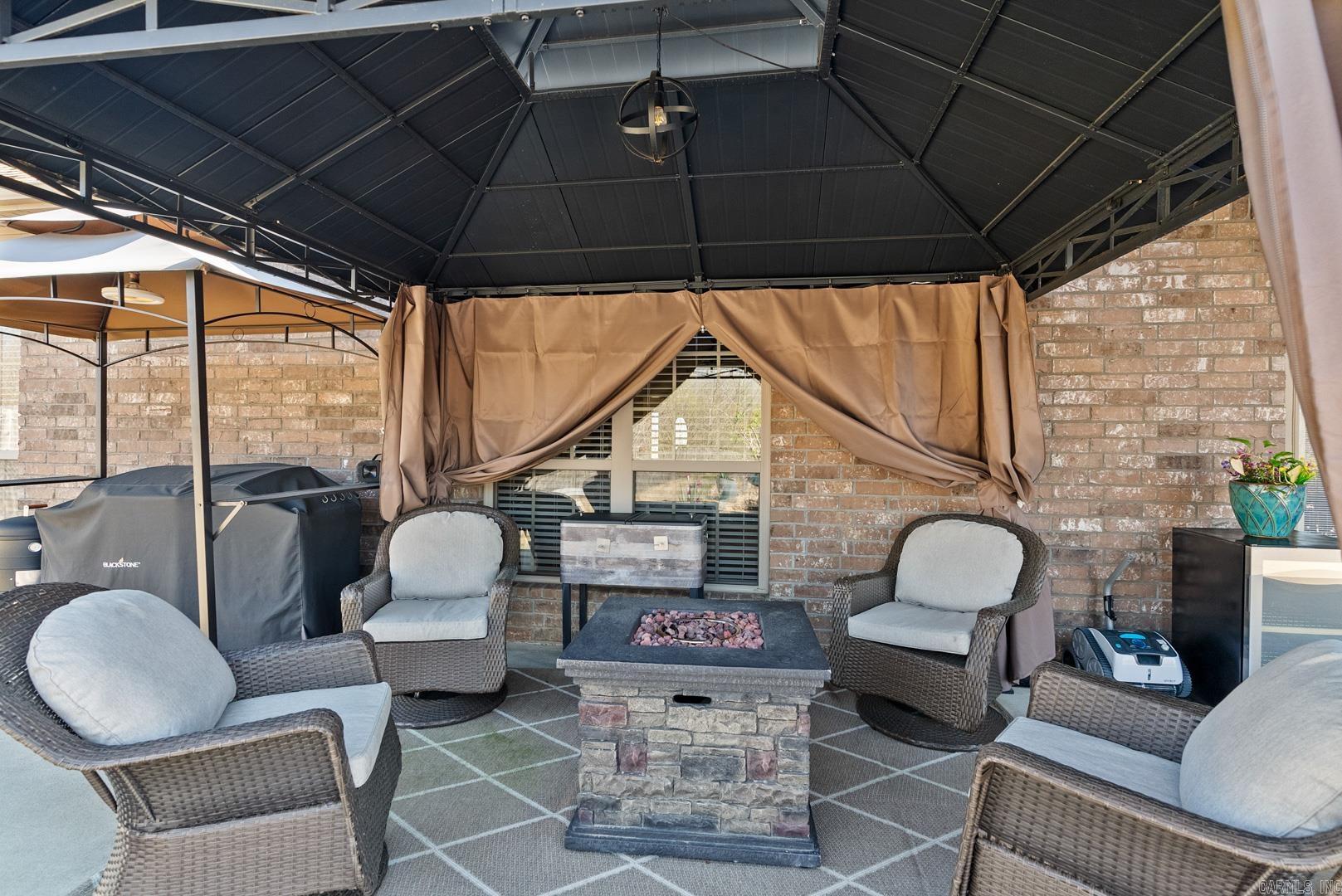 2406 Lakewood Circle