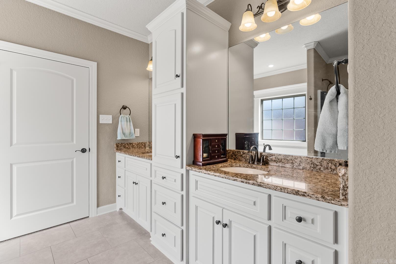 2406 Lakewood Circle