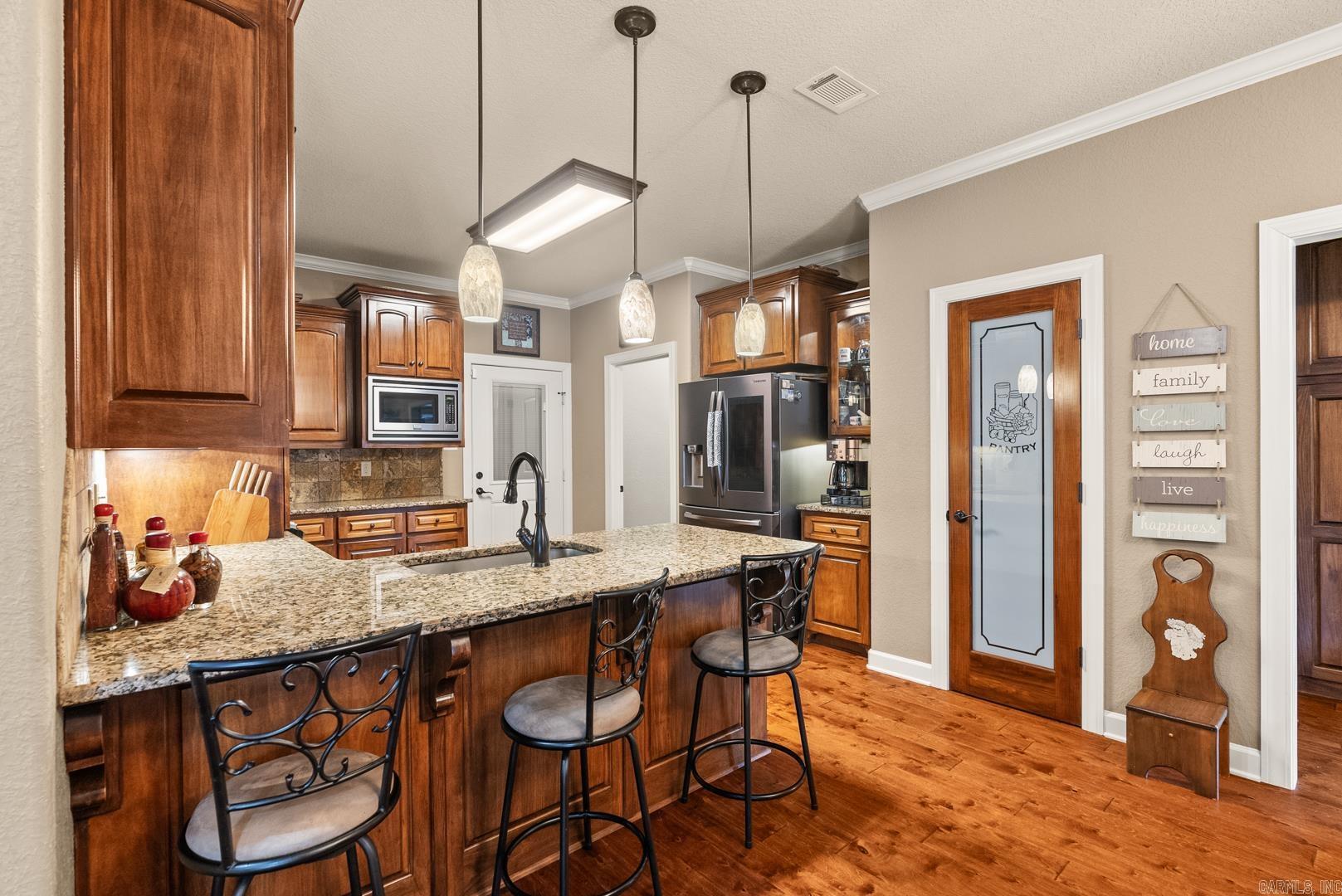 2406 Lakewood Circle