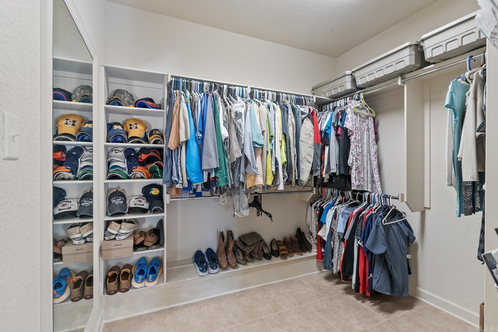 2406 Lakewood Circle