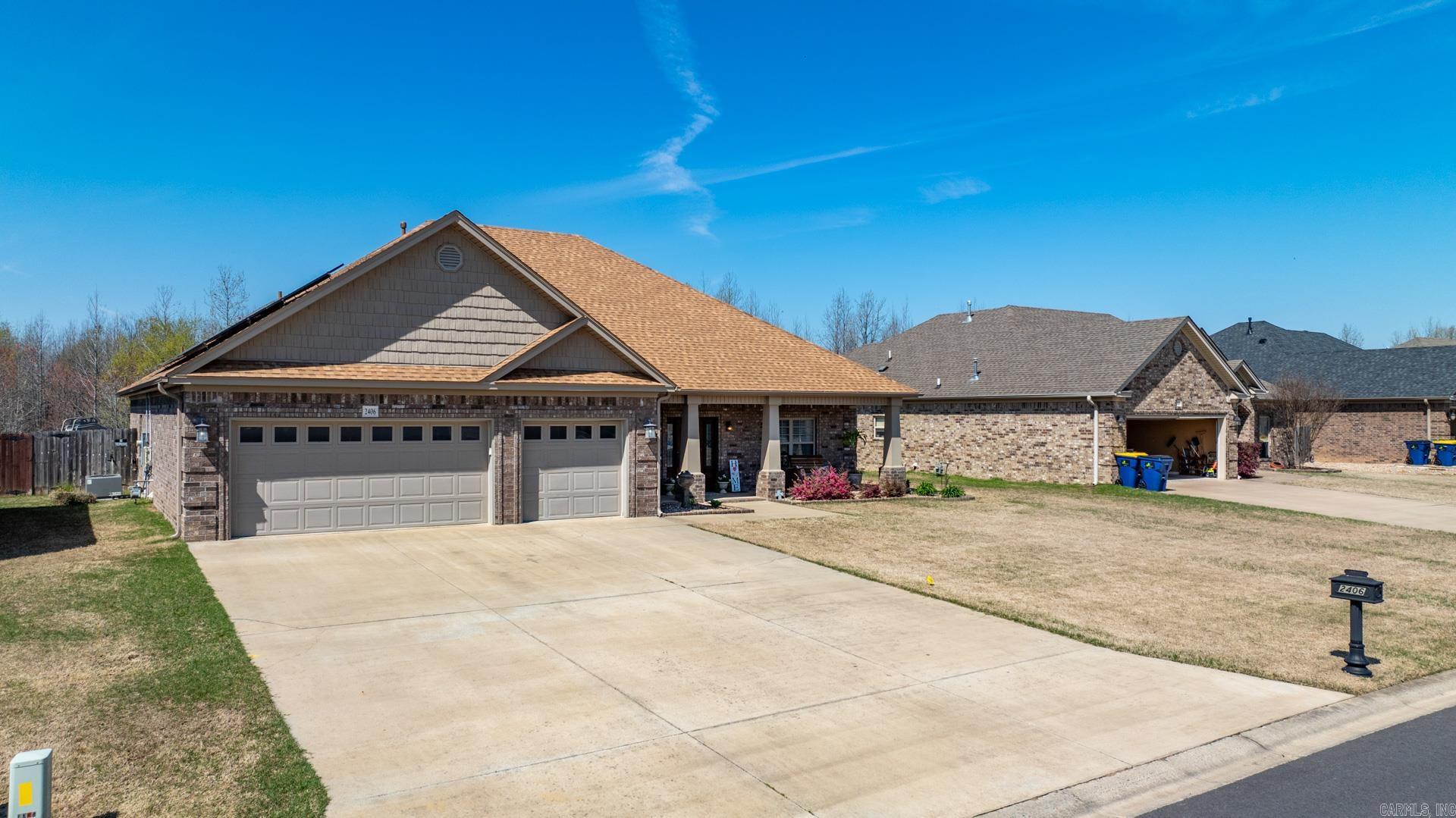 2406 Lakewood Circle