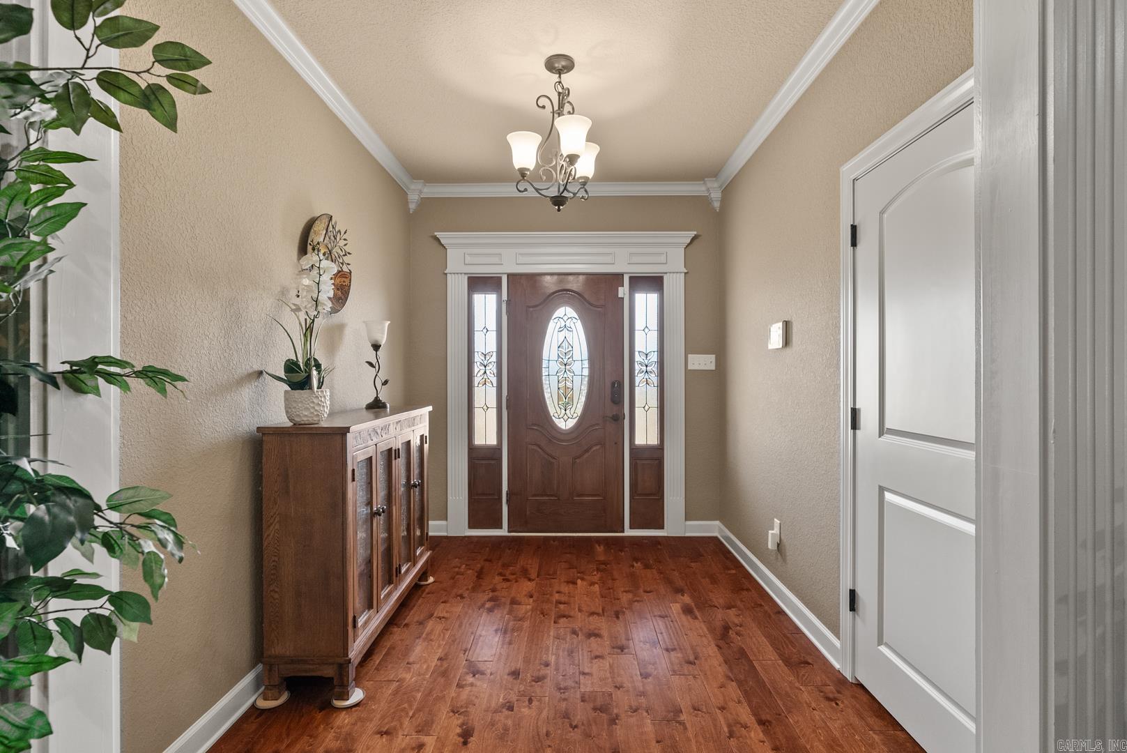 2406 Lakewood Circle