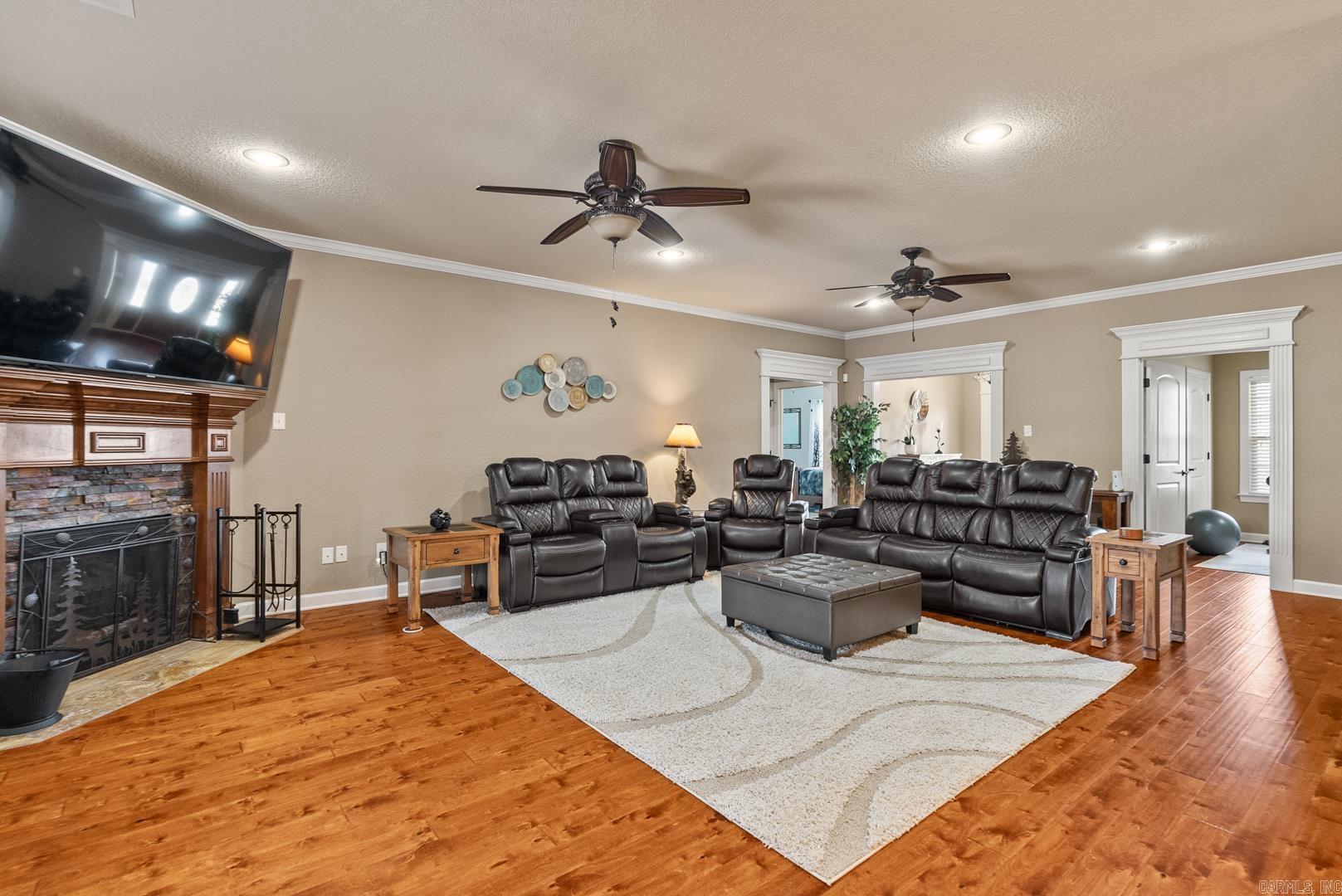 2406 Lakewood Circle