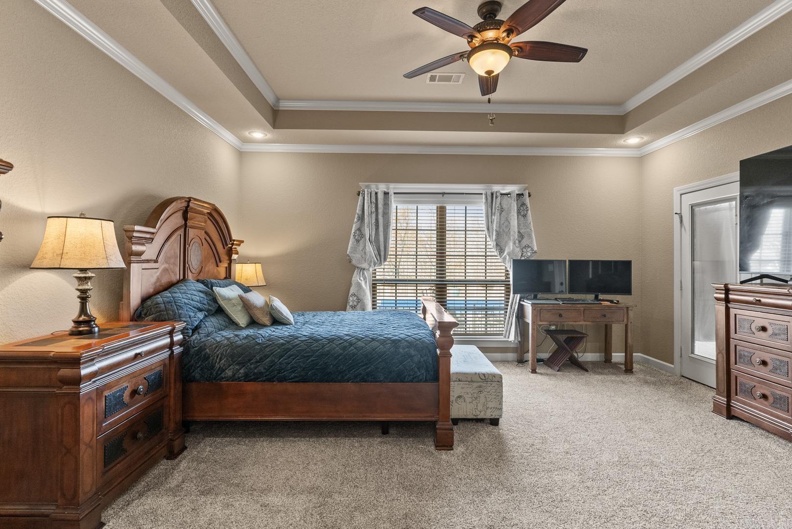 2406 Lakewood Circle