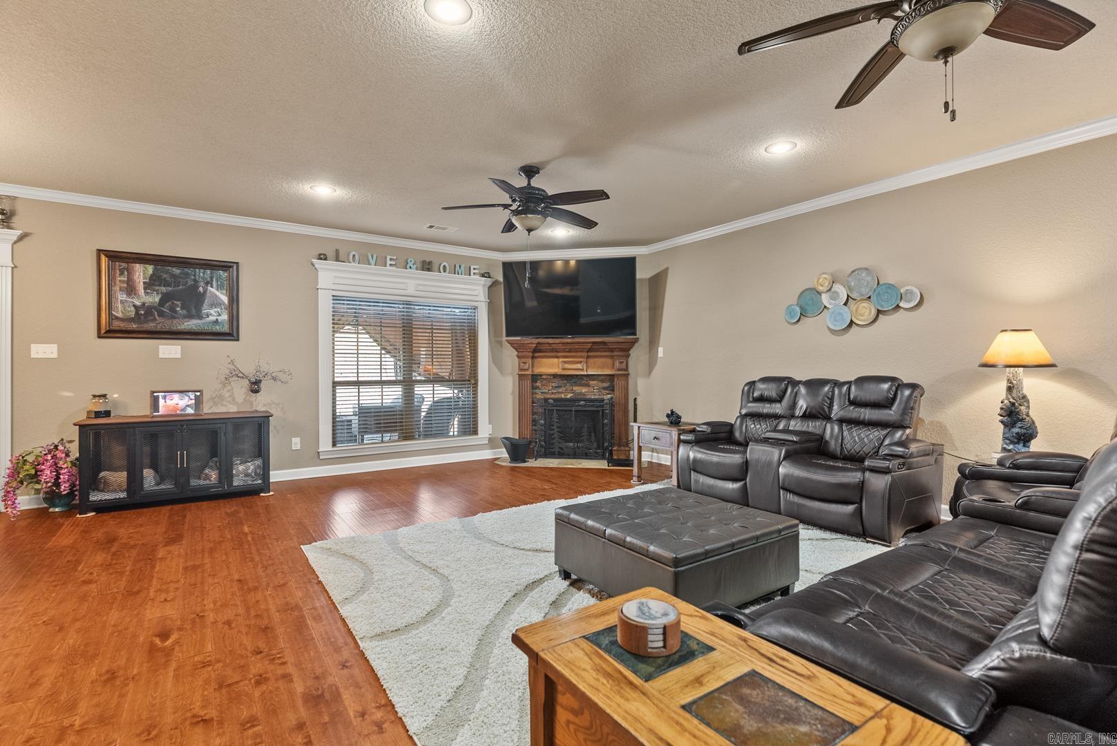 2406 Lakewood Circle