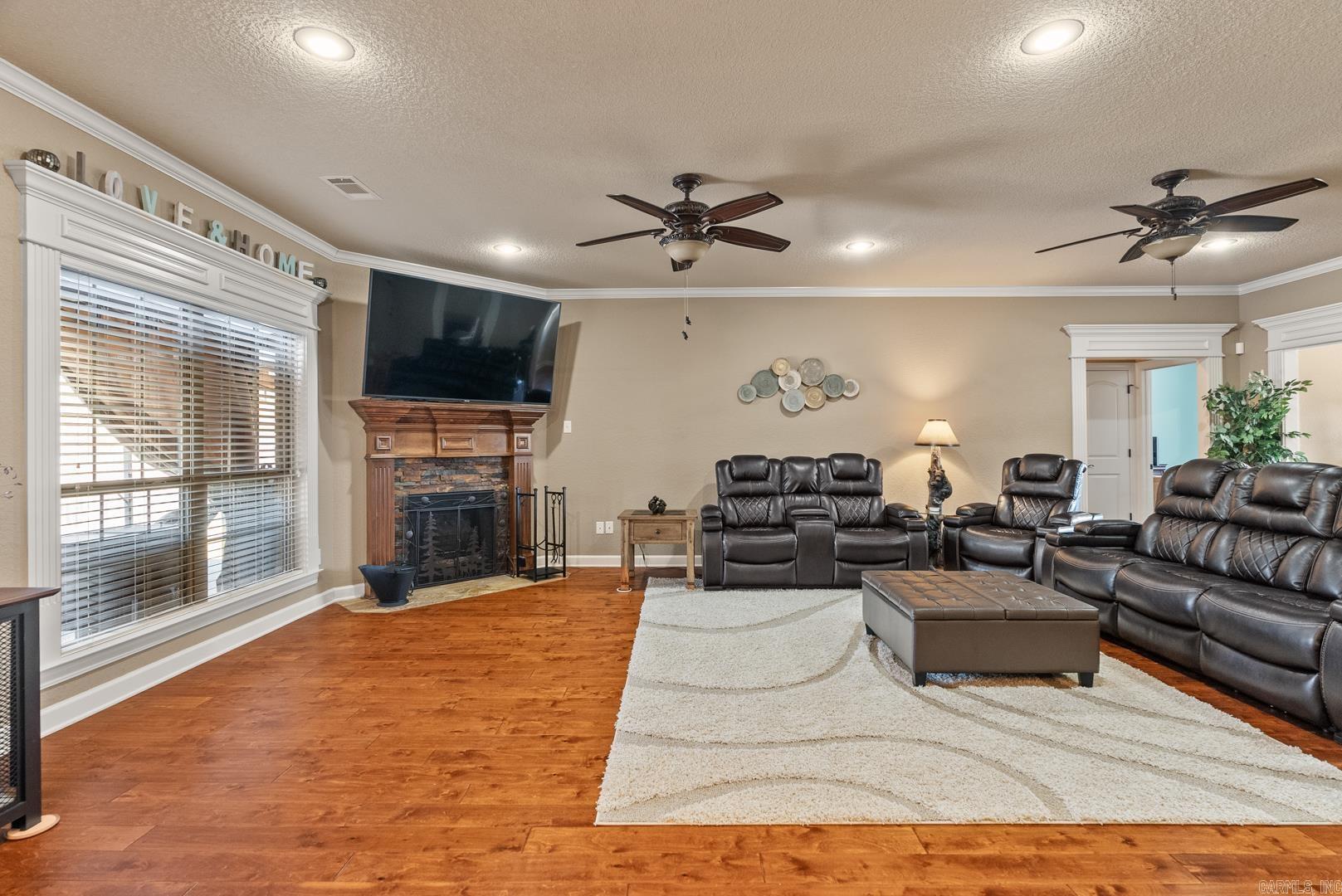 2406 Lakewood Circle