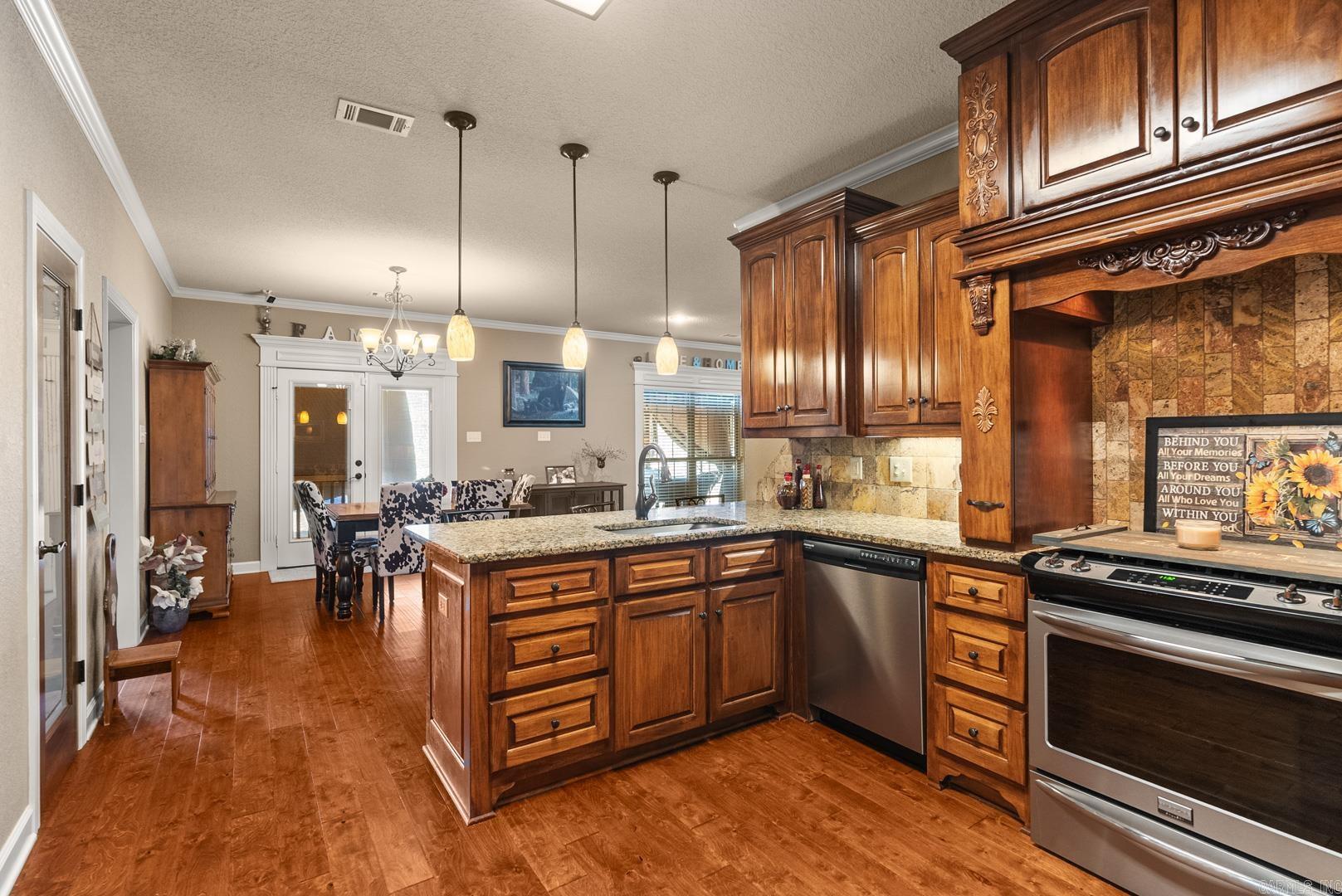 2406 Lakewood Circle