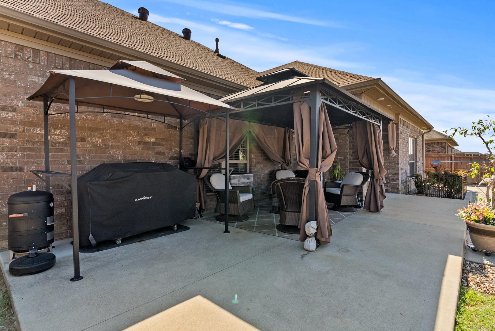 2406 Lakewood Circle